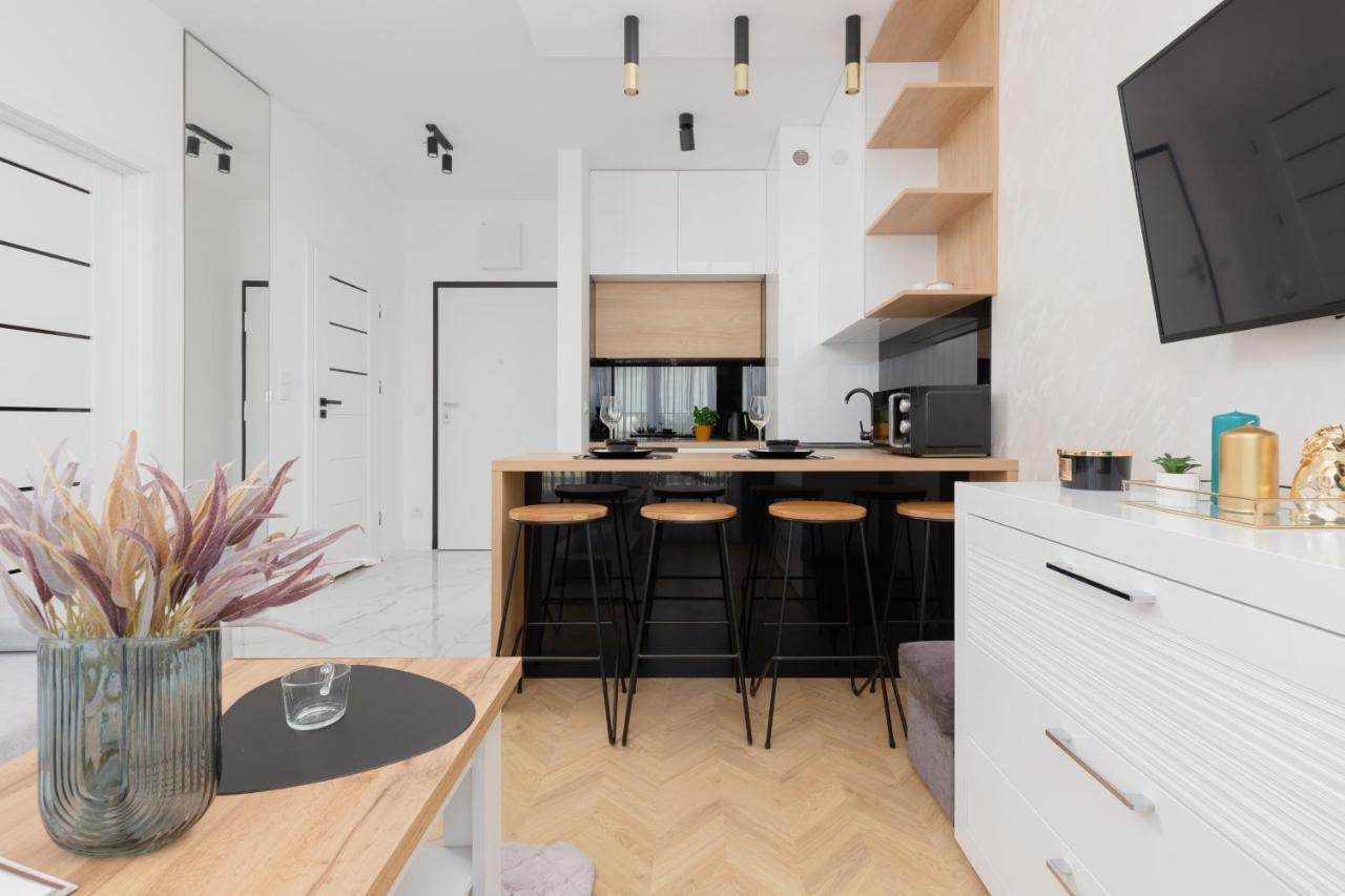 Warsaw Kotsisa Apartments With Parking By Noclegi Renters 외부 사진