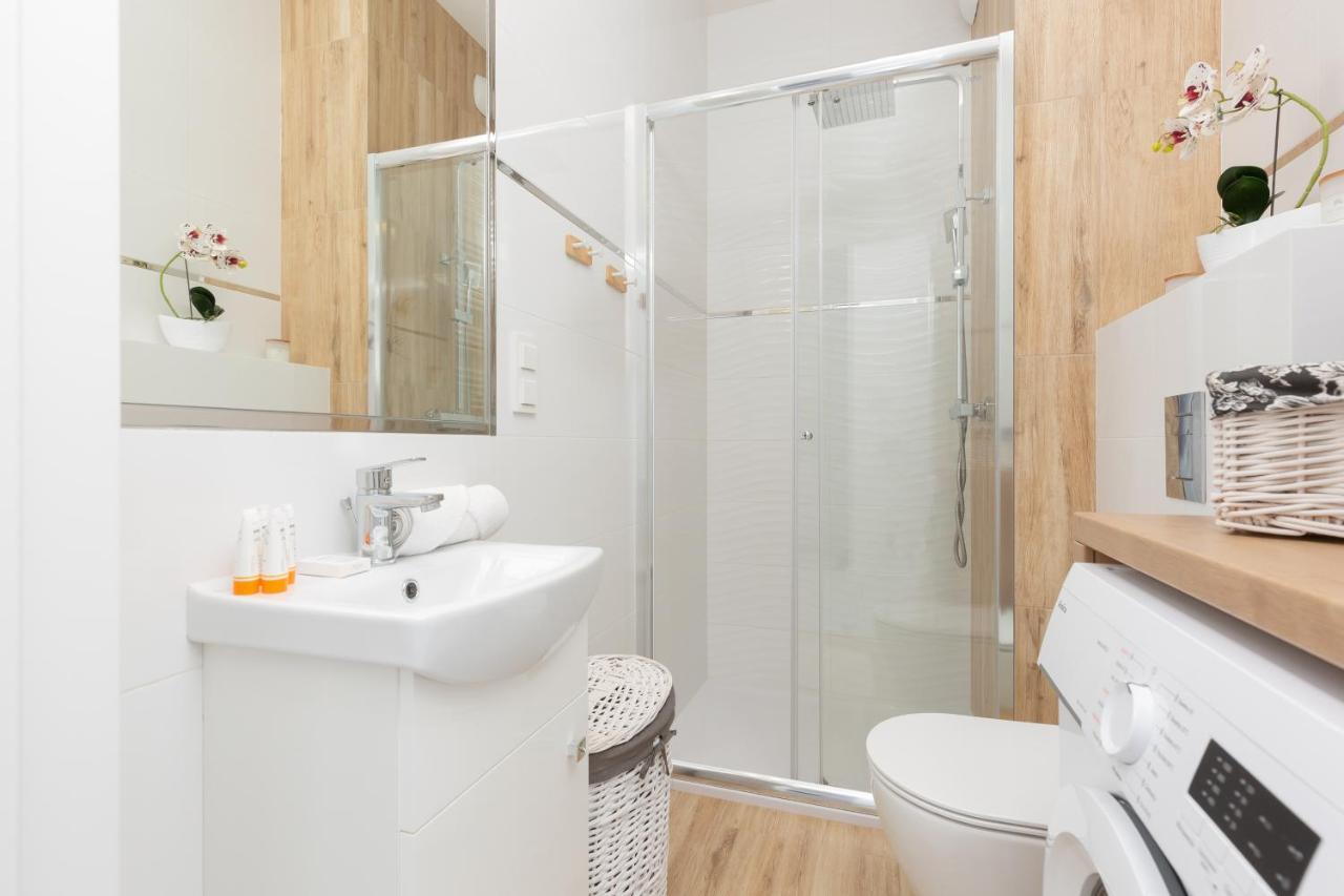 Warsaw Kotsisa Apartments With Parking By Noclegi Renters 외부 사진