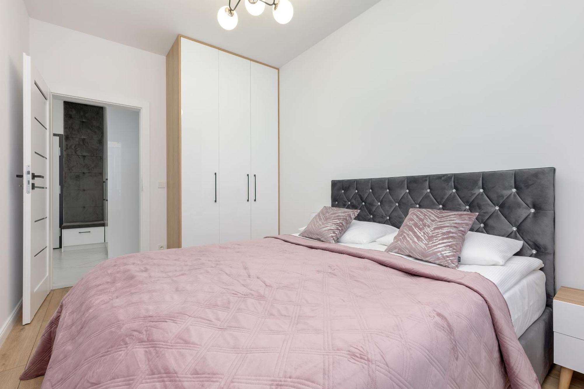 Warsaw Kotsisa Apartments With Parking By Noclegi Renters 외부 사진